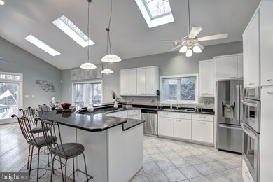 9309 Raintree Rd, Burke, VA 22015 - photo 4