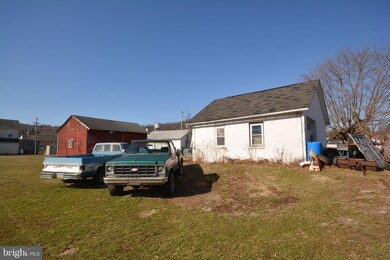 21 Railroad St, Bechtelsville, PA 19505 - photo 4