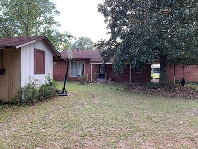 1010 Oak St, Jesup, GA 31545 - photo 4