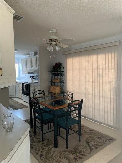Eating space in kitchen