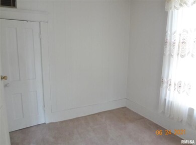 1421 N Mclean St, Lincoln, IL 62656 - photo 6