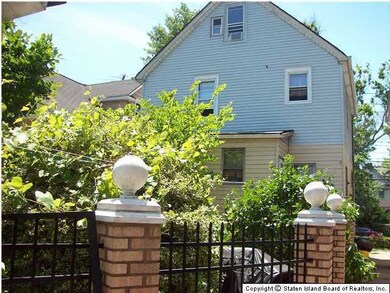1321 Clove Rd, Staten Island, NY 10301 - photo 2