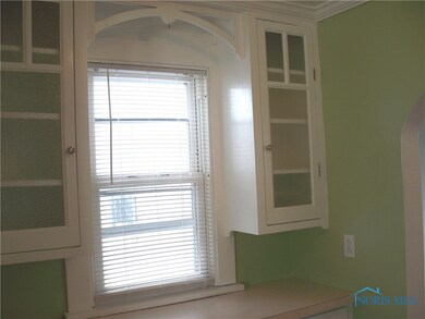 Dining Room built-ins ~ darling!
