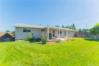 1106 9th St NE, East Wenatchee, WA 98802 - photo 5