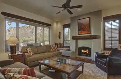 Living Room w/gas fireplace