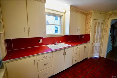 KITCHEN, PLENTY OF COUNTER SPACE