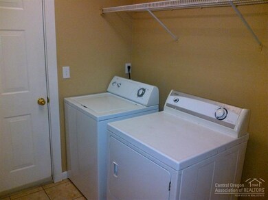 1660 NE Lotus Dr, Bend, OR 97701 - photo 6