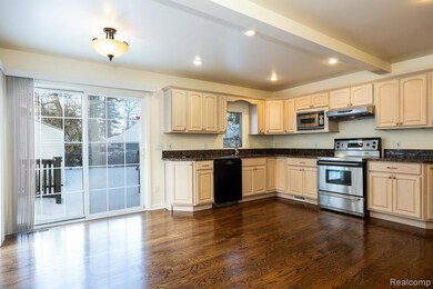 620 Catalpa Dr, Royal Oak, MI 48067 - photo 4