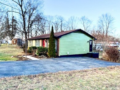 127 Farmdale Dr, Madison Heights, VA 24572 - photo 3