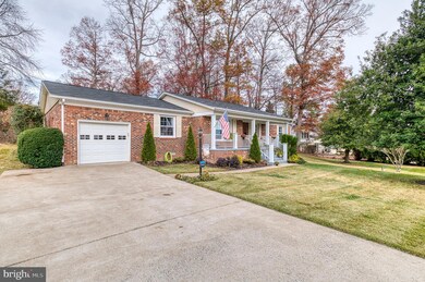 18498 Running Pine Ct, Triangle, VA 22172 - photo 4