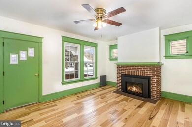 439 N 2nd St, Lemoyne, PA 17043 - photo 4