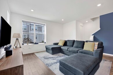 1037 Wren Rd, Des Plaines, IL 60018 - photo 3