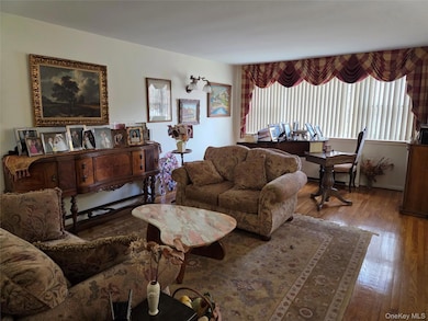 463 Summit Ave unit 2F, Cedarhurst, NY 11516 - photo 4