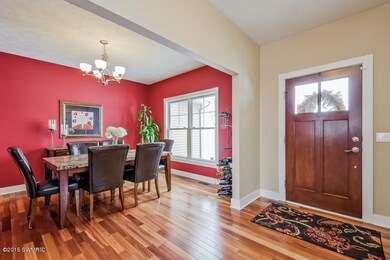 004-Foyer-1444332-mls