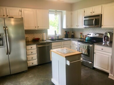 Kitchen with moveable island