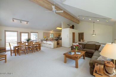 2504_21_shotgun_circle_b_interior_living