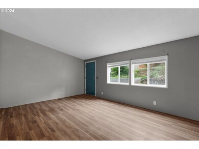 Living Room/Entrance