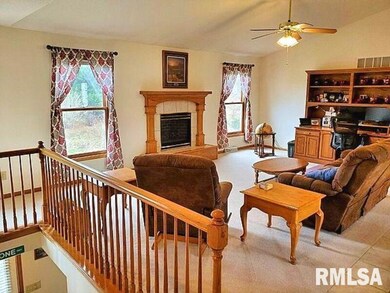 1430 W 52nd St, Davenport, IA 52806 - photo 2
