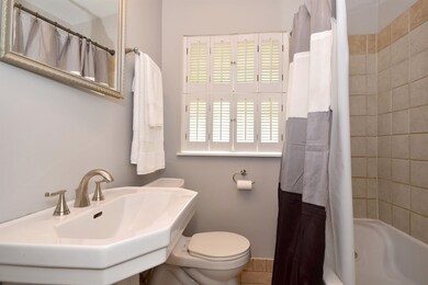 874 S Hillside Ave, Elmhurst, IL 60126 - photo 4