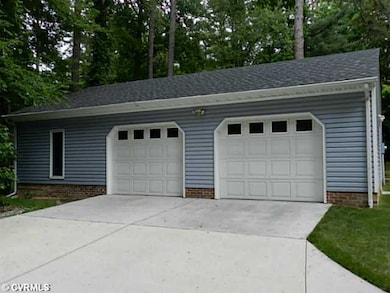 Parking Lot/Garage - Huge garage, 2 car bays, auto