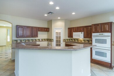 4) KITCHEN