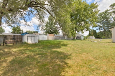 206 E Hughes Cir, Des Moines, IA 50315 - photo 3