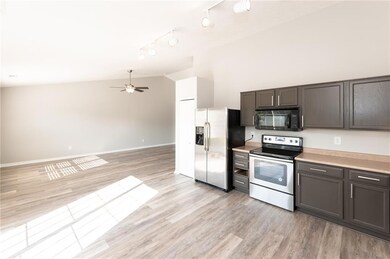 2555 Foxtail Dr, Plainfield, IN 46168 - photo 5