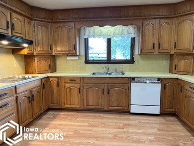 414 E Main St, Wayland, IA 52654 - photo 3