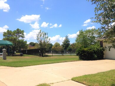 7903 Swan Hollow Ct, Houston, TX 77041 - photo 2