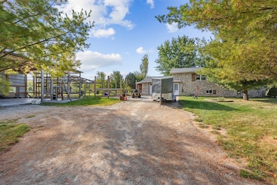 2866 60th St, Vinton, IA 52349 - photo 2