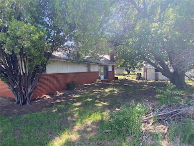 View of yard with an outbuilding and a storage she