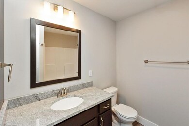 2109 Shady Grove Rd SW, Cedar Rapids, IA 52404 - photo 5