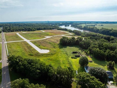 205 Overbrook Dr, Wamego, KS 66547 - photo 2