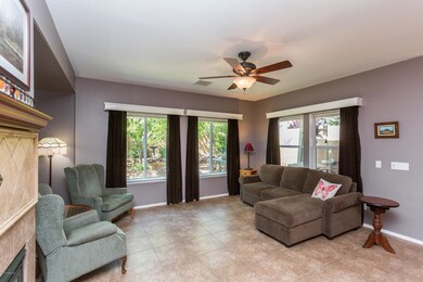 004_Living Room