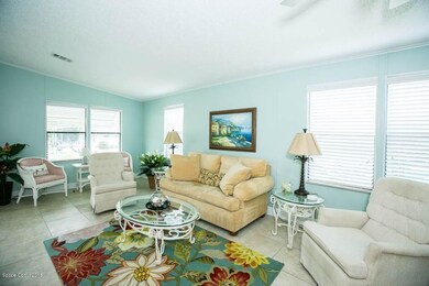 2 702 Gladiolus - Living Room - View 1jp