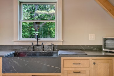 8126 Pomfret Rd, Pomfret, VT 05053 - photo 4