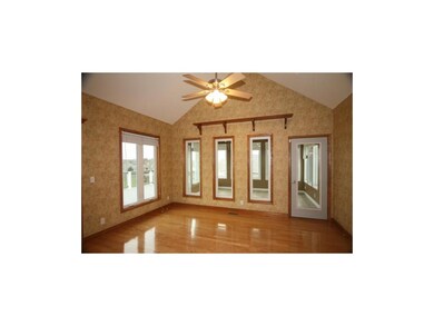 COUNTRY KITCHEN/DINING AREA WITH HARDWOOD FLOORS!