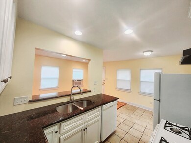 725 E 10 1 2 St unit B, Houston, TX 77008 - photo 6