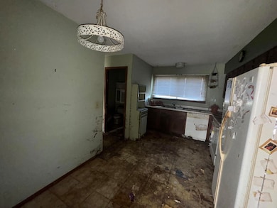 5742 Cambridge cir #5 kitch angle 1