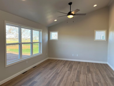 1515 Caroline Dr, New London, WI 54961 - photo 6