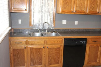 206 E Leighton St, Frontenac, KS 66763 - photo 4