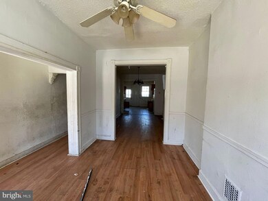 605 Glenolden Ave, Baltimore, MD 21216 - photo 2