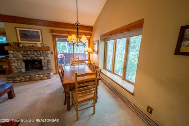 Main Living Room/Dining