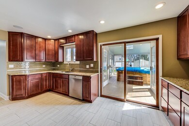 2101 Westview Dr, Des Plaines, IL 60018 - photo 5