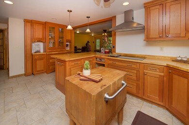 8 Colony Brook Ln, Derry, NH 03038 - photo 4