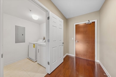 255 E Liberty Dr unit 309, Wheaton, IL 60187 - photo 5