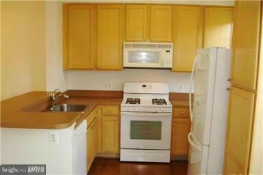 23094 Fontwell Square, Sterling, VA 20166 - photo 2