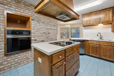 825 Newport Rd, Fort Worth, TX 76120 - photo 6