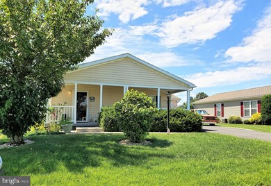 104 Nuthatch Ct W, Bechtelsville, PA 19505 - photo 2