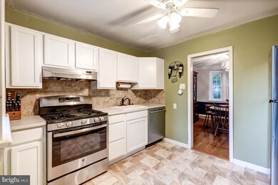 29 Edgewood Rd, Broomall, PA 19008 - photo 6